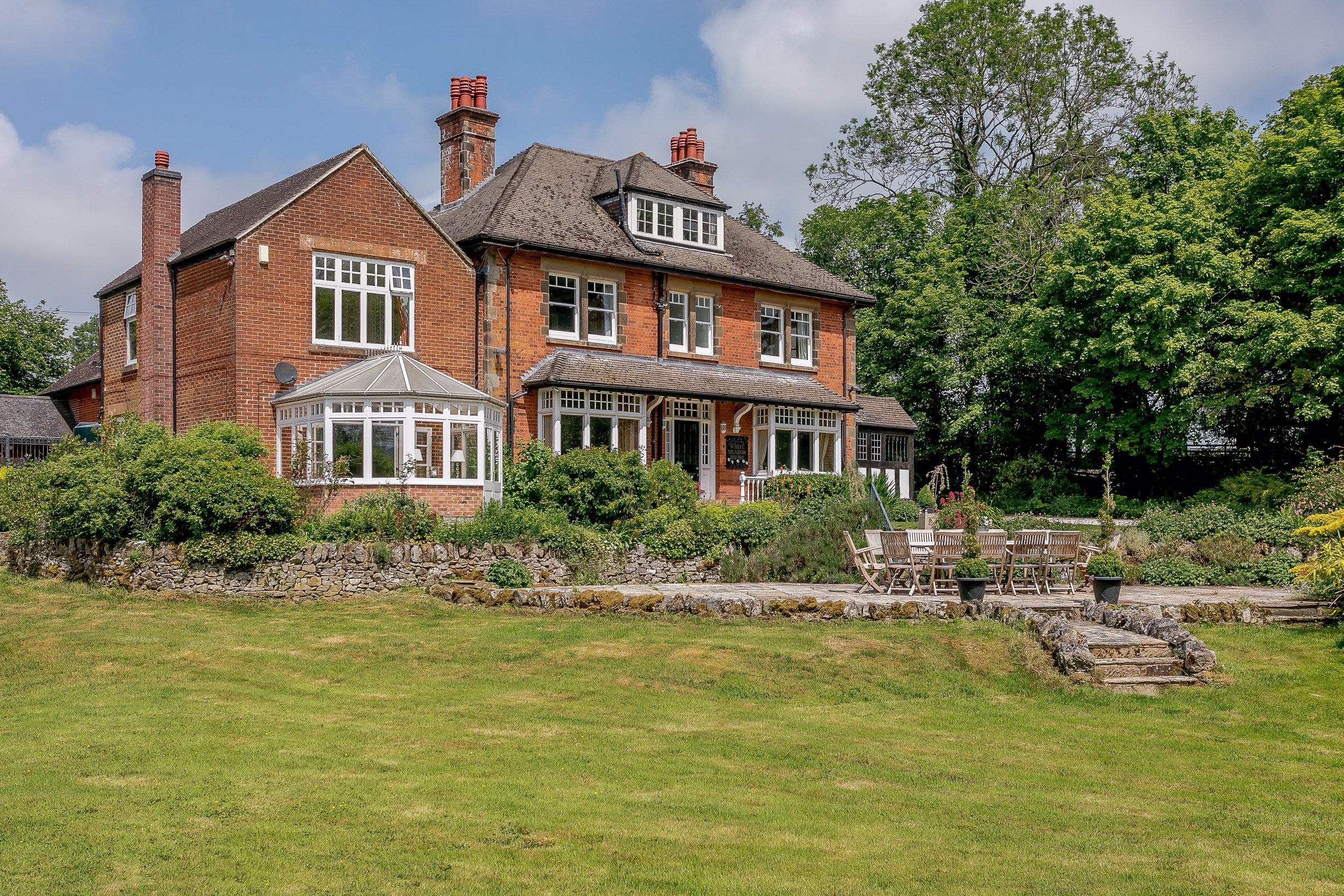 Former Derbyshire home of Hollywood actress up for sale for £1.6m ...