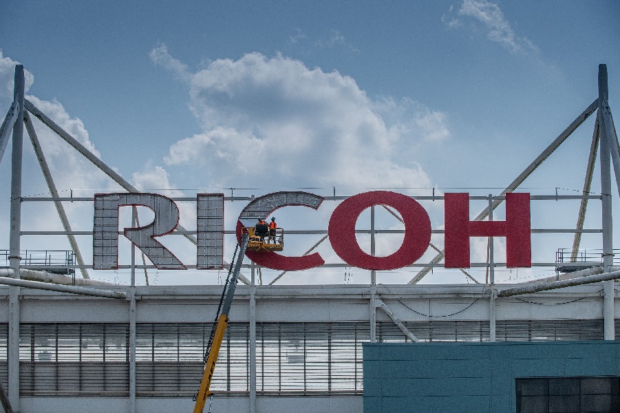Work begins to remove Ricoh signs from Coventry Building ...